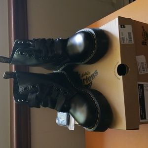 DR MARTENS MOLLY WOMENS PLATFORM BOOT